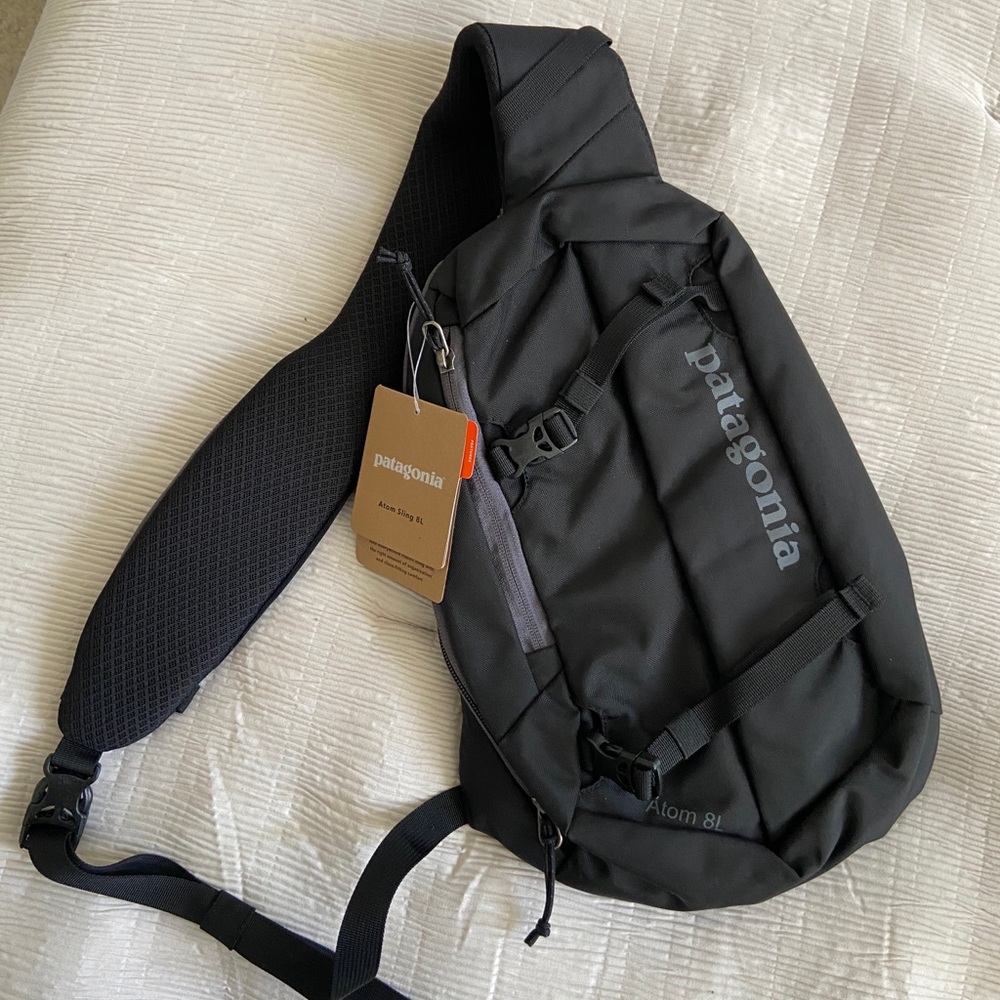 *NWT* Patagonia Atom Sling 8L